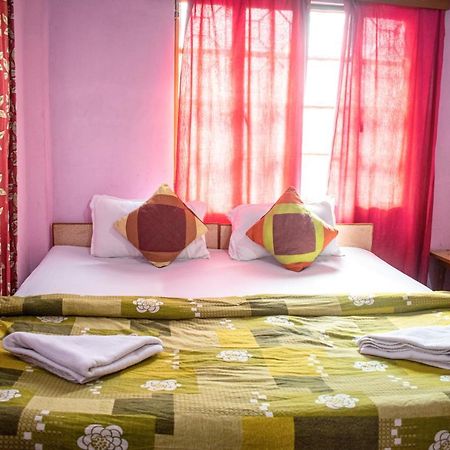 Family Guest House Varanasi Eksteriør billede