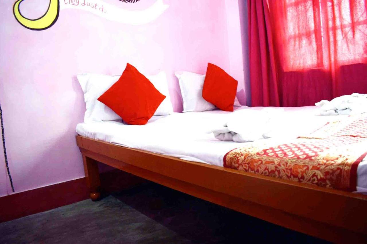 Family Guest House Varanasi Eksteriør billede